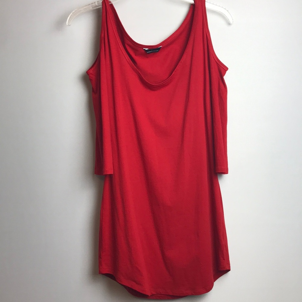 MODA INTERNATIONAL Red Tshirt SZ M 3/4 sleeve EUC